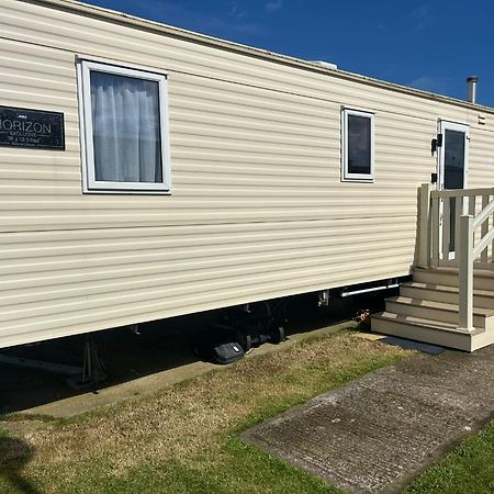 Blue Dolphin Holiday Park Gristhorpe Exterior photo