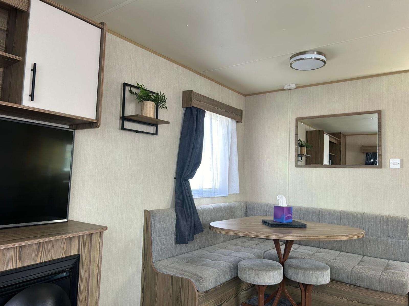 Blue Dolphin Holiday Park Gristhorpe Exterior photo