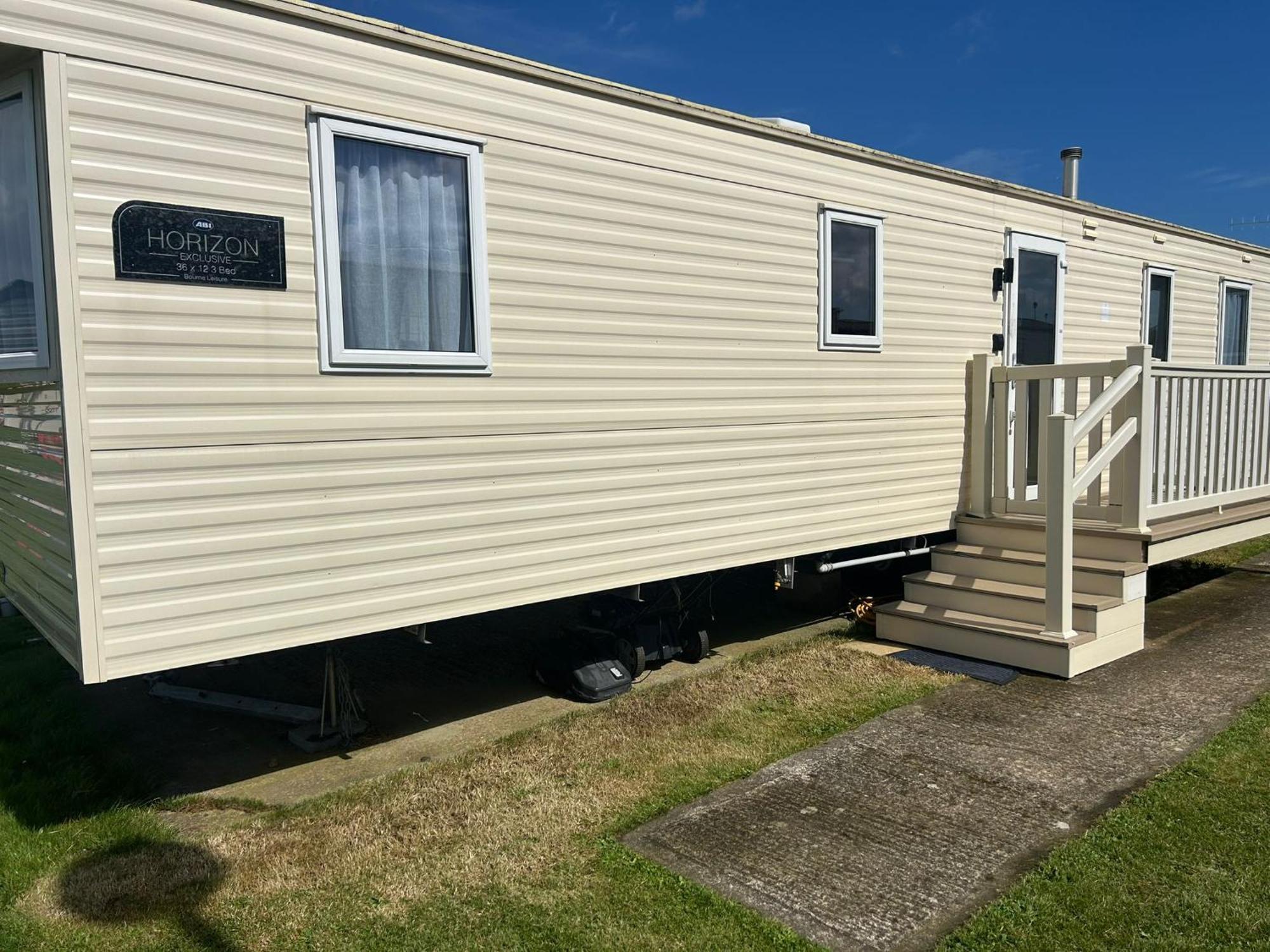 Blue Dolphin Holiday Park Gristhorpe Exterior photo